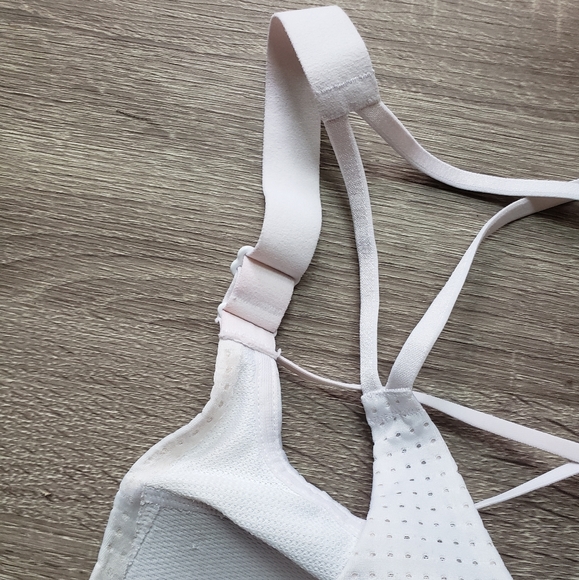 Victoria's Secret PINK Criss Cross Sports Bra - Picture 3 of 4